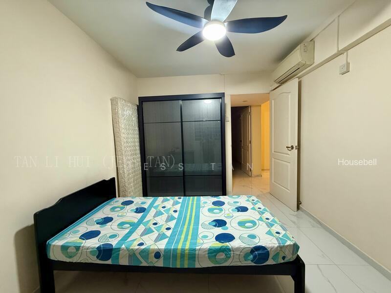 135 Bukit Batok West Avenue 6, S$ 700 /月, 组屋 - 3 A