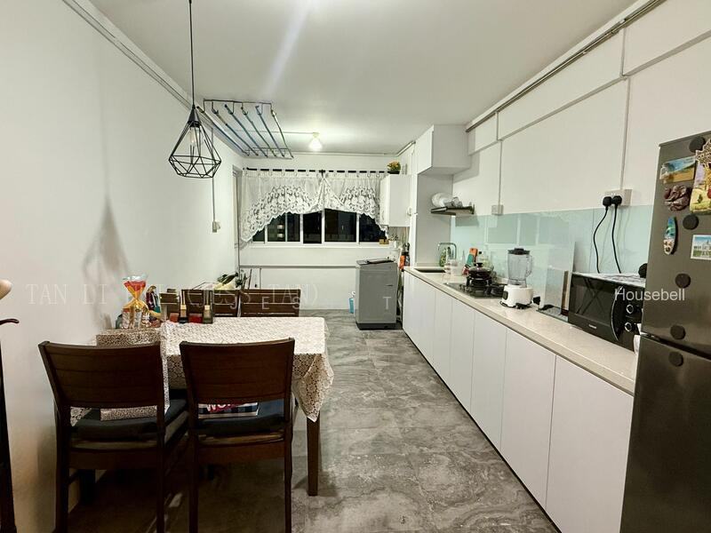 135 Bukit Batok West Avenue 6, S$ 700 /月, 组屋 - 3 A