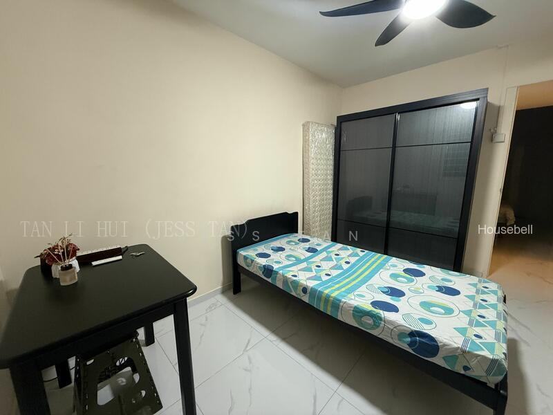135 Bukit Batok West Avenue 6, S$ 700 /月, 组屋 - 3 A
