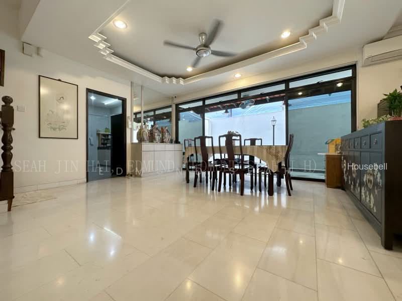 ★ 3 Storey Corner-Terrace ★ Create your dream home to fit your lifestyle perfectly! ★, S$ 6,780,000 (可协商价格), 4,200 sqft, 有地 - Corner Terrace