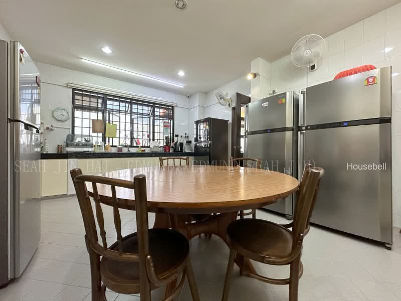 ★ 3 Storey Corner-Terrace ★ Create your dream home to fit your lifestyle perfectly! ★, S$ 6,780,000 (可协商价格), 4,200 sqft, 有地 - Corner Terrace
