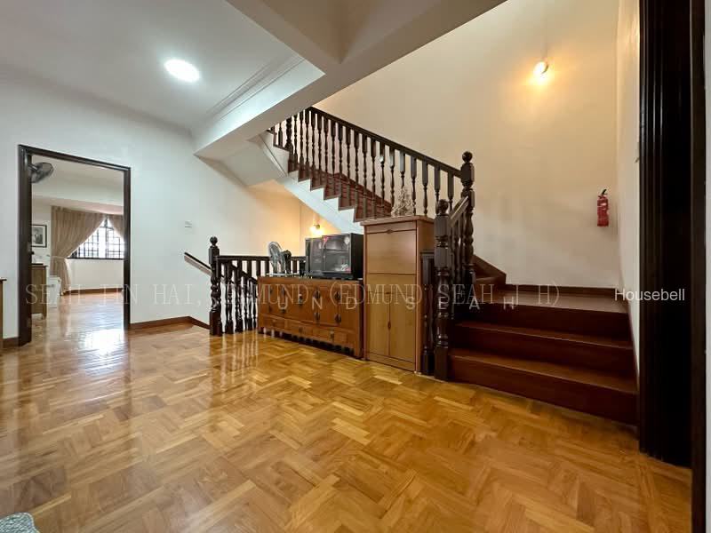 ★ 3 Storey Corner-Terrace ★ Create your dream home to fit your lifestyle perfectly! ★, S$ 6,780,000 (可协商价格), 4,200 sqft, 有地 - Corner Terrace