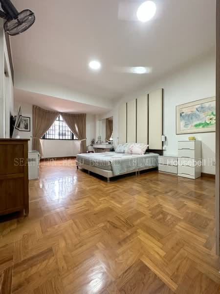 ★ 3 Storey Corner-Terrace ★ Create your dream home to fit your lifestyle perfectly! ★, S$ 6,780,000 (可协商价格), 4,200 sqft, 有地 - Corner Terrace