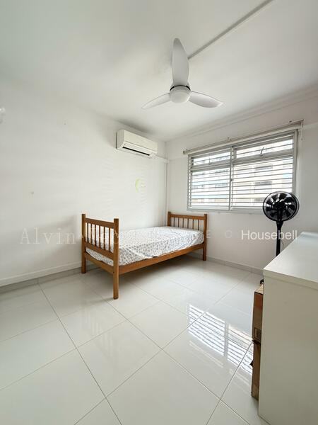 323 Woodlands Street 32