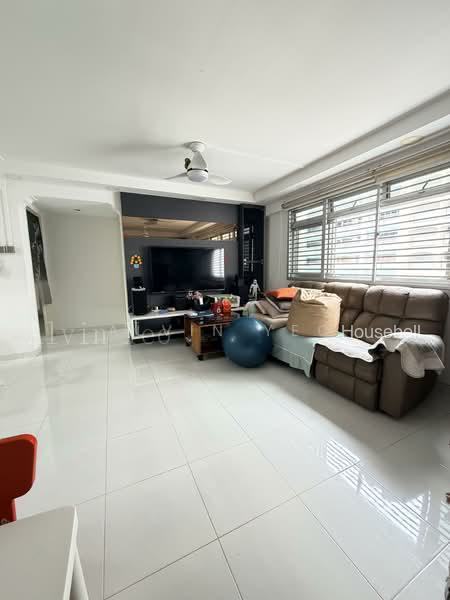 323 Woodlands Street 32, S$ 900 /mo, HDB - Jumbo