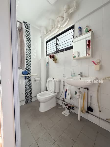323 Woodlands Street 32, S$ 900 /mo, HDB - Jumbo