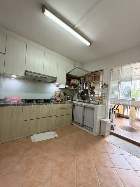 323 Woodlands Street 32, S$ 900 /mo, HDB - Jumbo