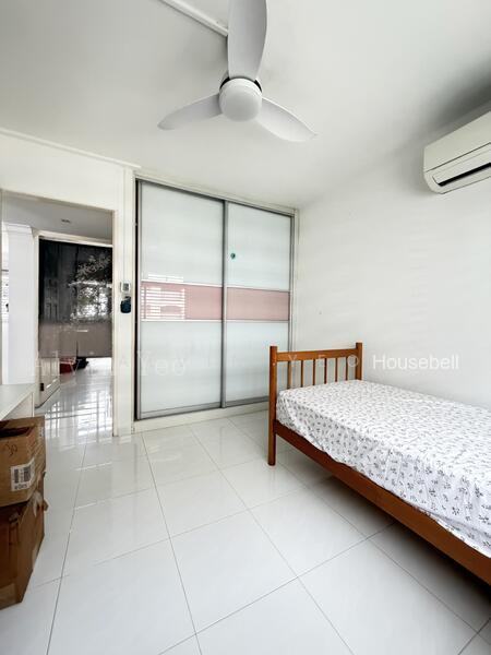 323 Woodlands Street 32, S$ 900 /mo, HDB - Jumbo