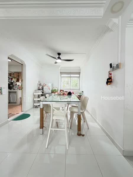 323 Woodlands Street 32, S$ 900 /mo, HDB - Jumbo