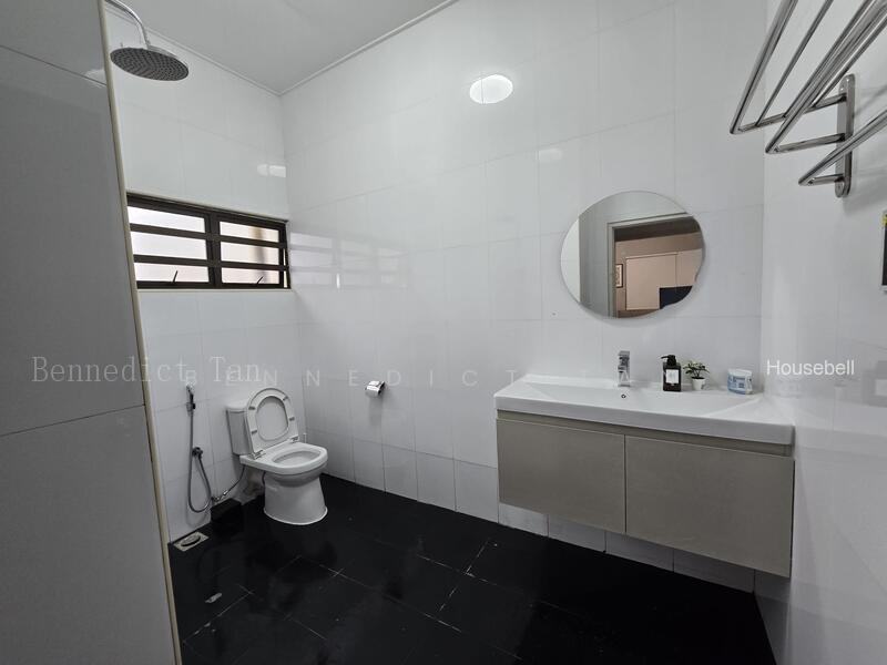 Lor pisang udang/landed co-living near Beauty World MRT!, S$ 1,400 /月, 150 sqft, 有地 - Semi-Detached House