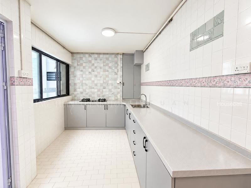 649 Hougang Avenue 8, S$ 788,000 (Negotiable), 1,292 sqft, HDB - 5 A