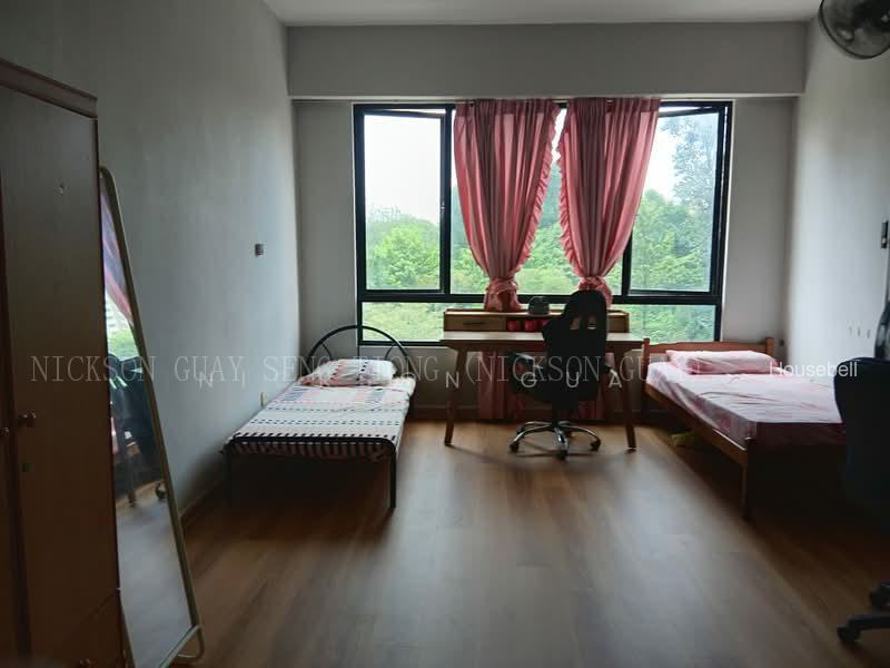 Spacious Master bedroom with attach bathroom available for rent! 014