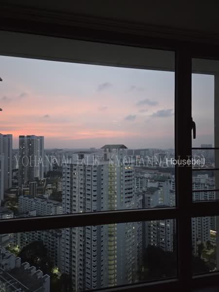 Female only coliving. Short walk to MRT & Food Center, S$ 1,420 /mo, Condos - Condominium