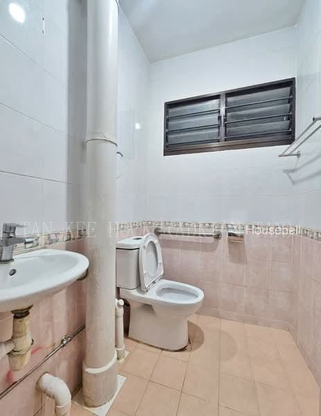 524 Ang Mo Kio Avenue 5, S$ 520,000 (Negotiable), 882 sqft, HDB - 3 NG