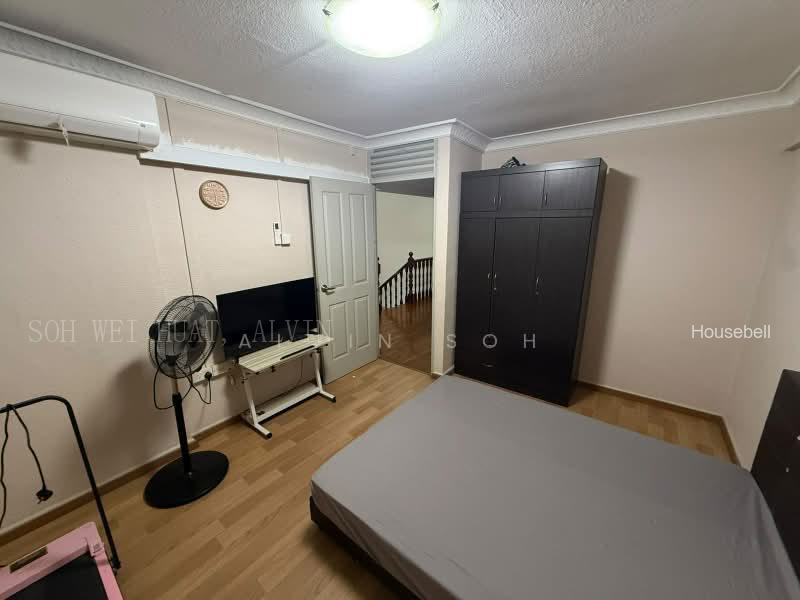 558 Jurong West Street 42, S$ 1,100 (Negotiable) /mo, 110 sqft, HDB - Executive Maisonette