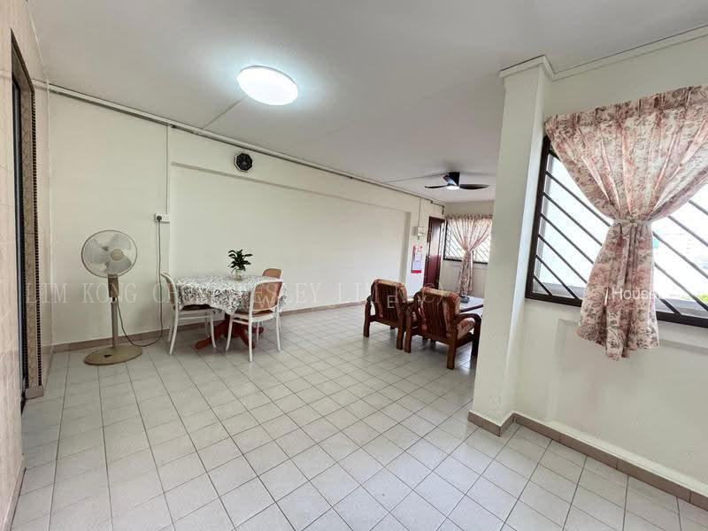 424 Tampines Street 41, S$ 660,000, 1,130 sqft, HDB - 4 A