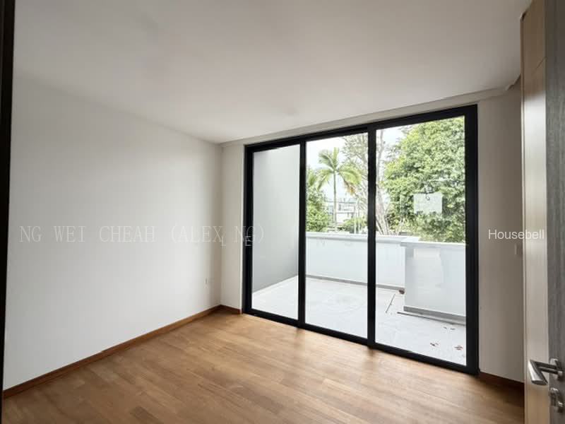 Unblock, Huge Land, Brand New 2.5sty + Basement, Good Layout, Park 2-3 Cars, Accessible, S$ 5,680,000 (可协商价格), 4,684 sqft, 有地 - Terraced House