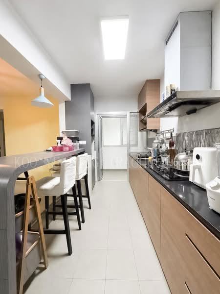 166A Yung Kuang Court, S$ 698,000, 1,216 sqft, 组屋 - 5 A