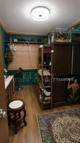 879 Woodlands Street 82(5)