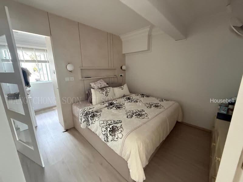 847 Woodlands Street 82(2)