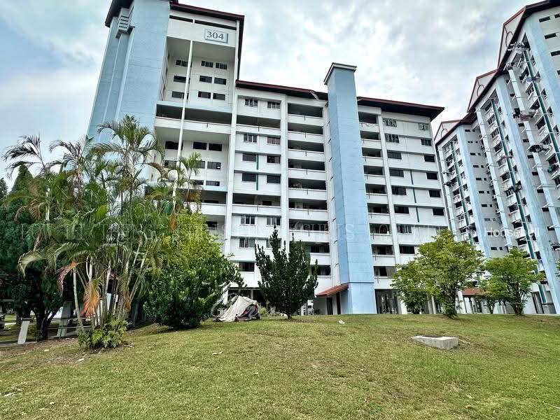 304 Jurong East Street 32, S$ 558,000, 1,012 sqft, 组屋 - 4 NG