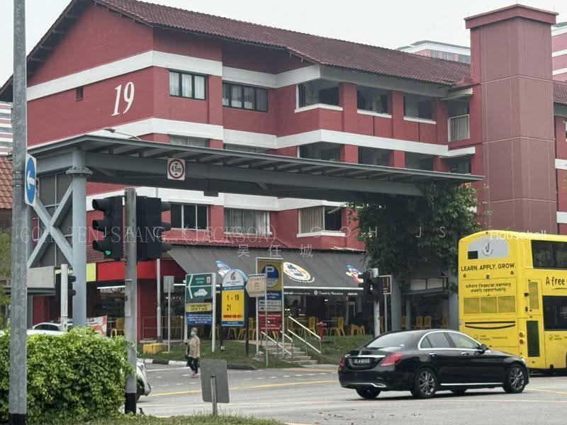 18 Toh Yi Drive, S$ 3,200 /mo, 689 sqft, HDB - 3 S
