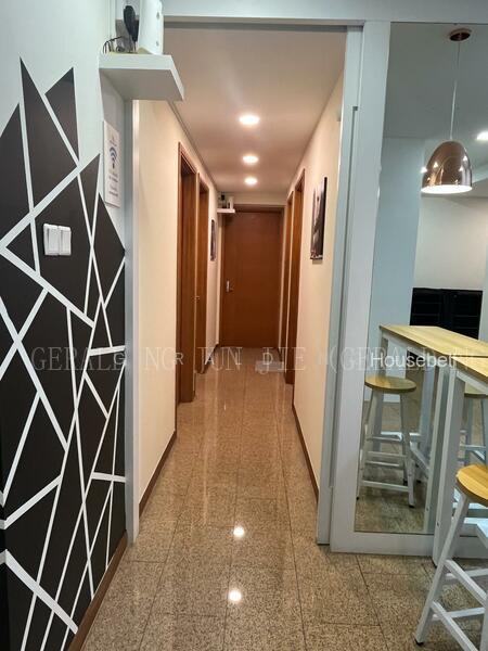 Queens, S$ 1,600 /月, 公寓 - Condominium