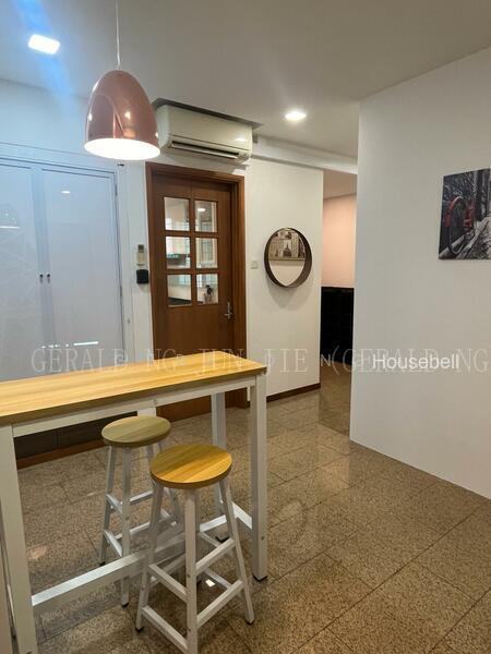 Queens, S$ 1,600 /月, 公寓 - Condominium