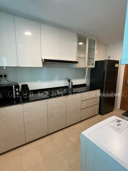 Queens, S$ 1,600 /月, 公寓 - Condominium