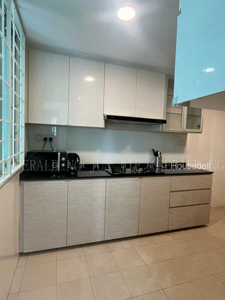 Queens, S$ 1,600 /月, 公寓 - Condominium