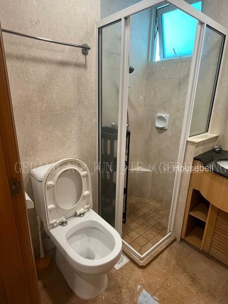 Queens, S$ 1,600 /月, 公寓 - Condominium
