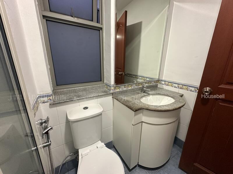 D'Manor, S$ 1,600 /月, 有地 - Terraced House