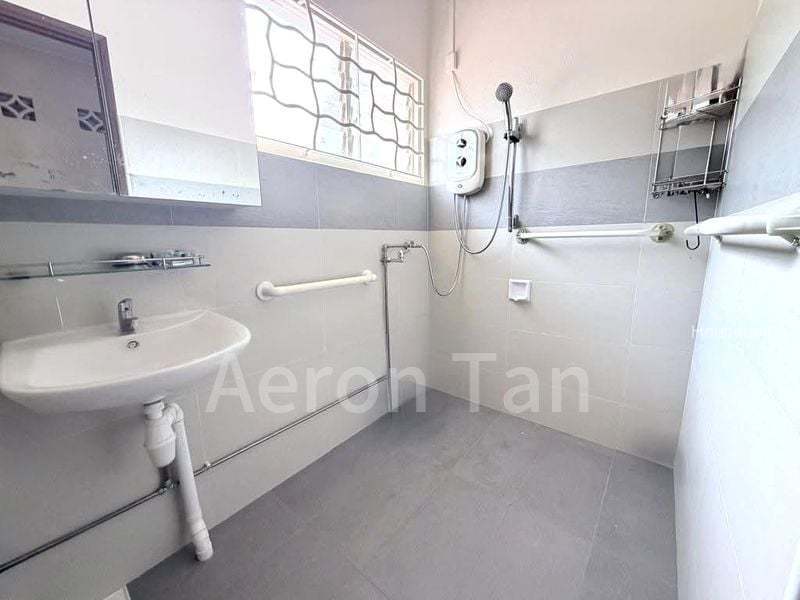 Hillview Estate, S$ 6,000 /mo, 2,300 sqft, Landed - Terraced House