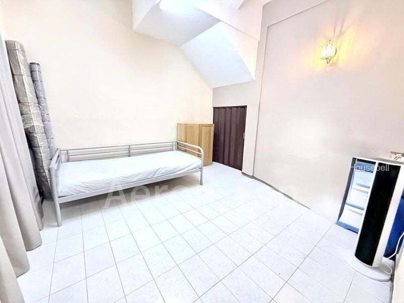 Hillview Estate, S$ 6,000 /mo, 2,300 sqft, Landed - Terraced House