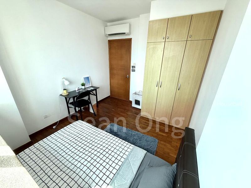 Queens, S$ 1,500 /月, 100 sqft, 公寓 - Condominium