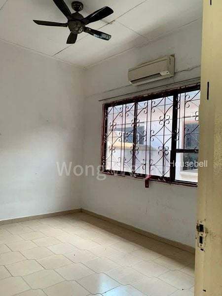 4 Bed Walk-up Apartment (Condo) for Sale in  Changi Road, S$ 1,700,000, 1,323 sqft, 公寓 - Walk-up