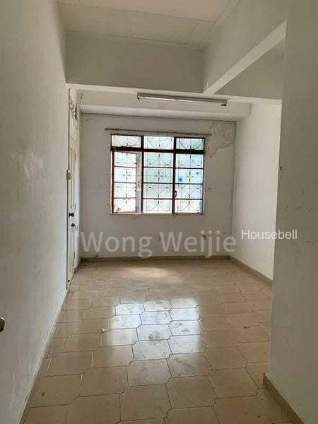 4 Bed Walk-up Apartment (Condo) for Sale in  Changi Road, S$ 1,700,000, 1,323 sqft, 公寓 - Walk-up