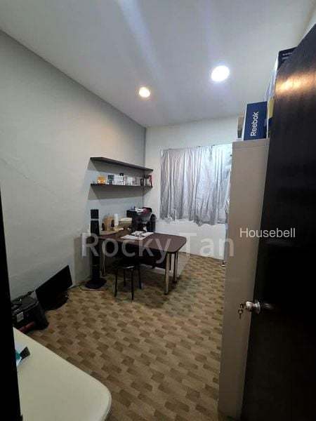 Walk-up for Room Rent: Tanjong Katong Road, S$ 990 /月, 300 sqft, 公寓 - Walk-up