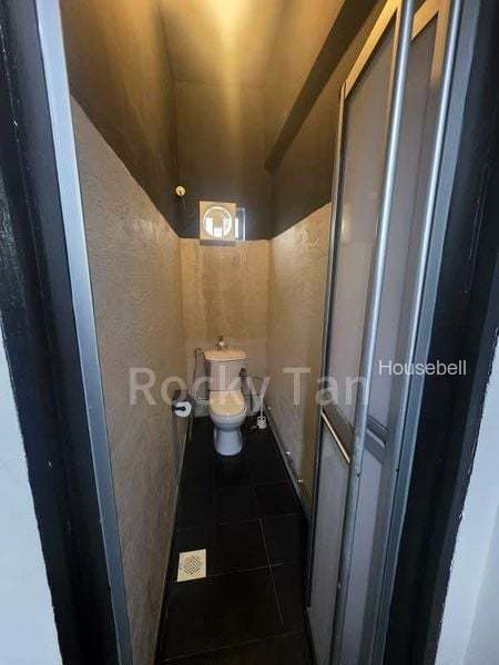 Walk-up for Room Rent: Tanjong Katong Road, S$ 990 /月, 300 sqft, 公寓 - Walk-up