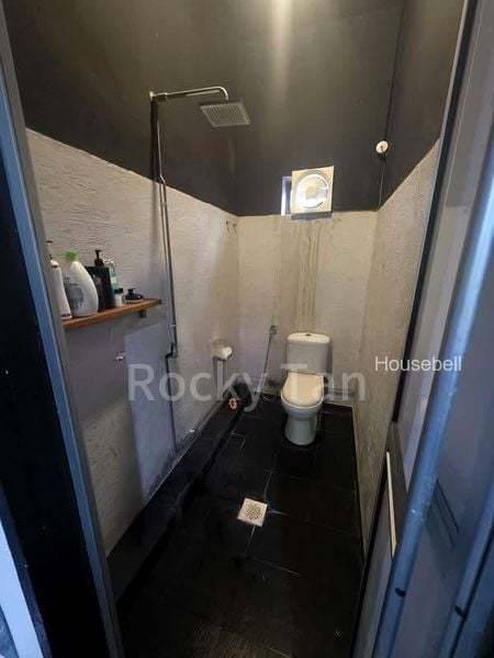 Walk-up for Room Rent: Tanjong Katong Road, S$ 990 /月, 300 sqft, 公寓 - Walk-up