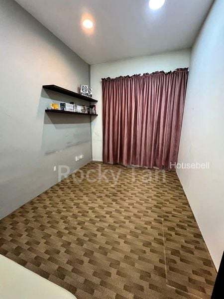 Walk-up for Room Rent: Tanjong Katong Road, S$ 990 /月, 300 sqft, 公寓 - Walk-up