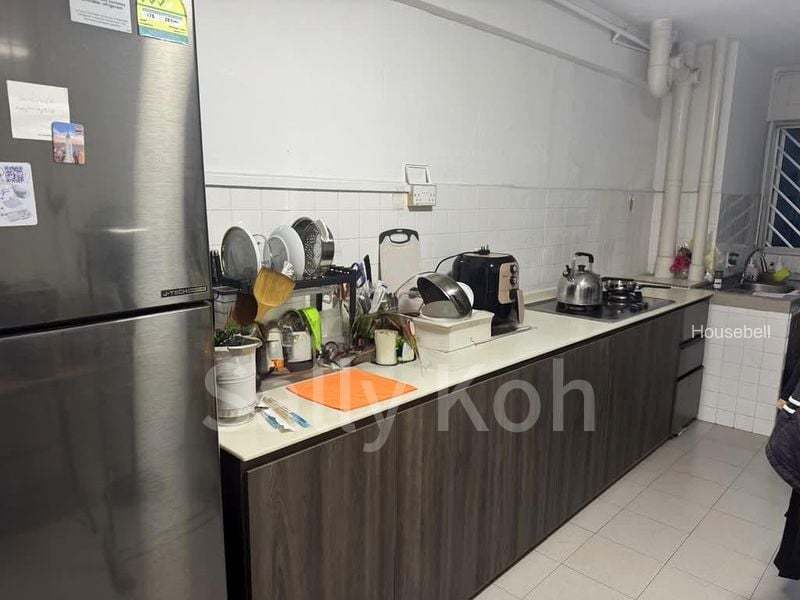 304 Jurong East Street 32(2)