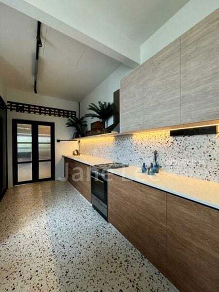 4 Bed Walk-up Apartment (Condo) for Sale in  319 Upper Paya Lebar Road, S$ 1,980,000, 1,250 sqft, 公寓 - Walk-up