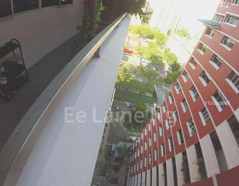 4-Room HDB for Room Rent: 81 Redhill Lane, S$ 1,150 /mo, 160 sqft, HDB - 4 A