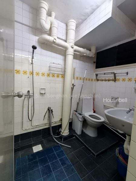 413 Commonwealth Avenue West, S$ 1,000 /mo, 200 sqft, HDB - 5 A