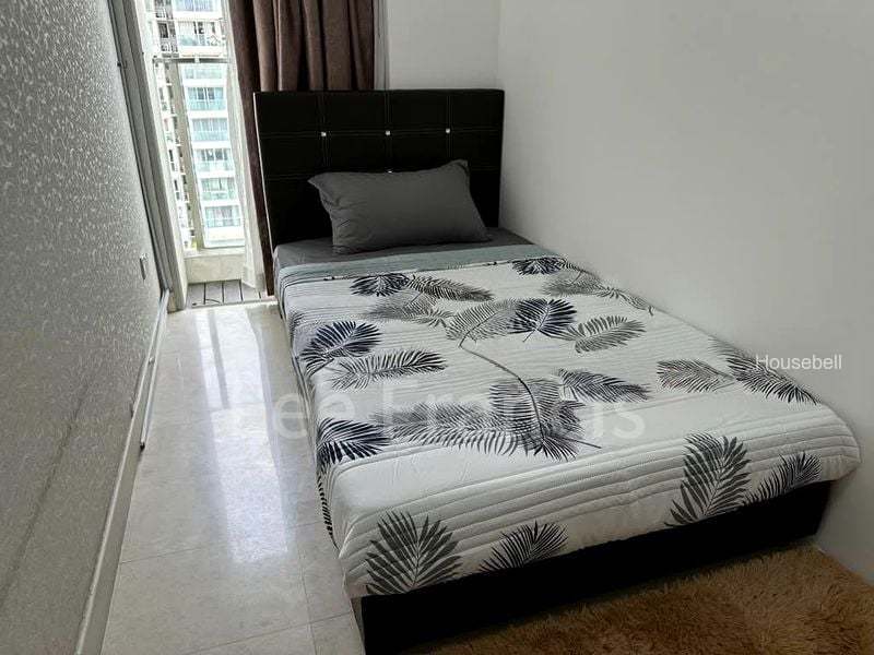 Condo for Room Rent: The Centris.(5)