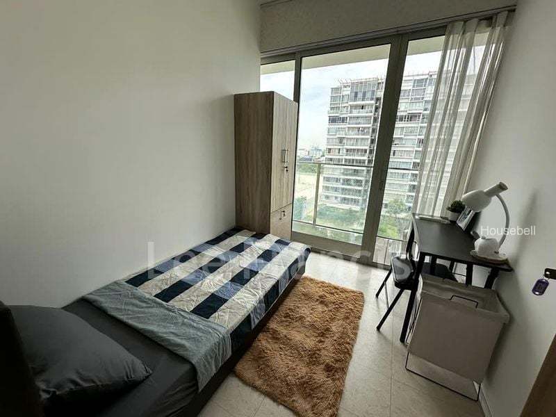 Condo for Room Rent: The Centris.(1)