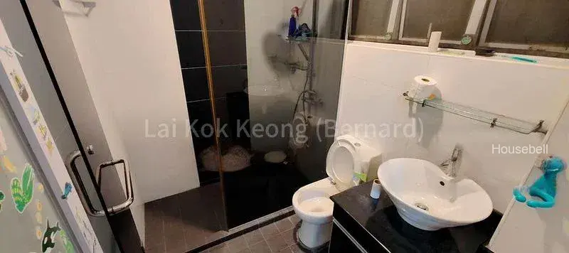 Jalan Jurong Kechil, S$ 1,900 /mo, 140 sqft, Landed - Bungalow House