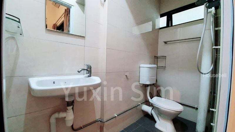 Bedok Shopping Complex, S$ 1,600 /mo, 200 sqft, Condos - Walk-up