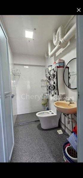 4-Room HDB for Room Rent: 576 Hougang Avenue 4, S$ 800 /mo, 200 sqft, HDB - 4 I